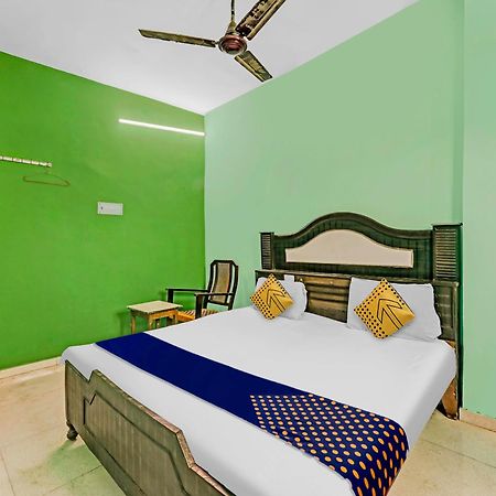 Spot On 81122 Saket Honest Hotel Ayodhya Buitenkant foto