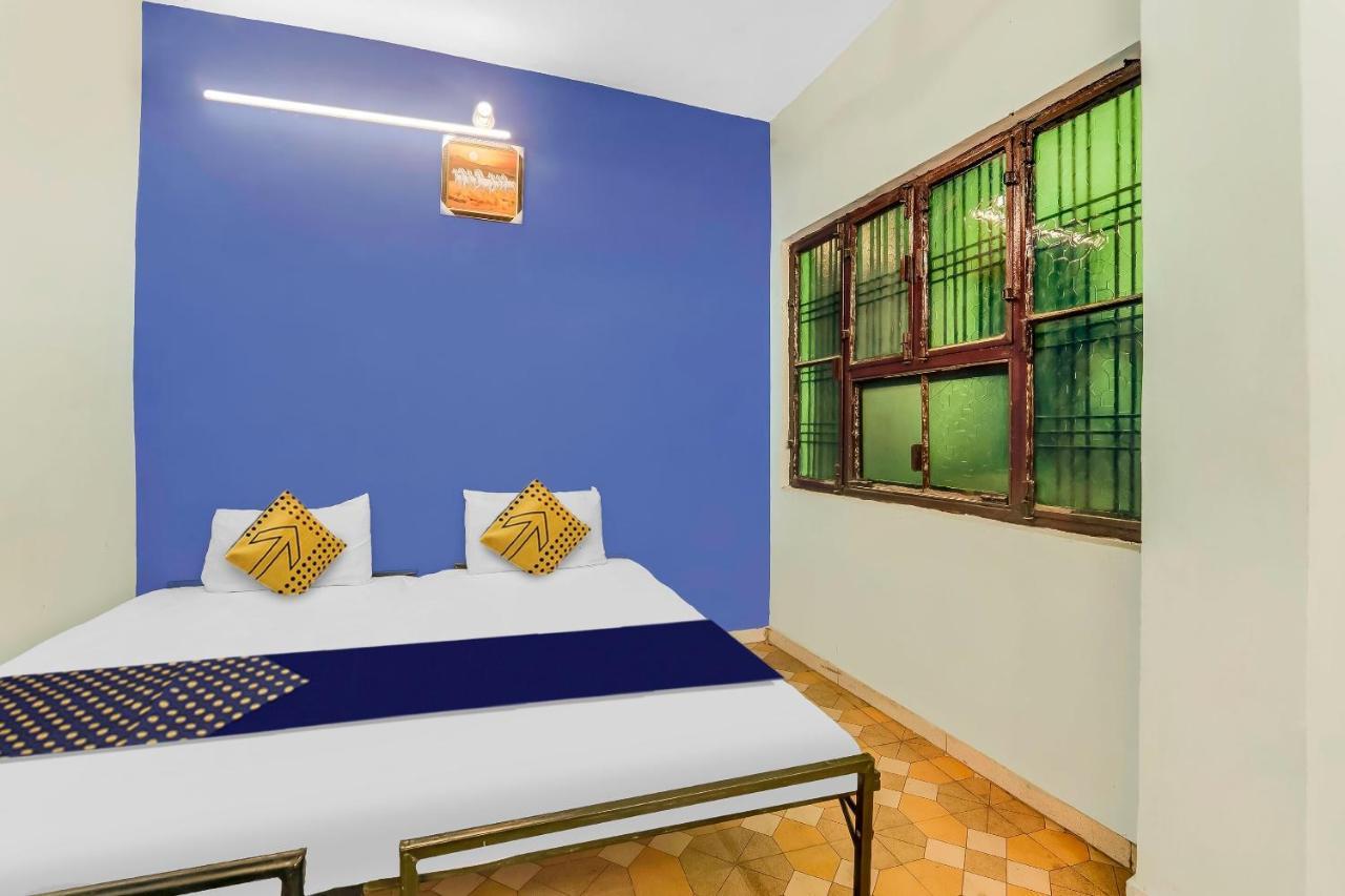 Spot On 81122 Saket Honest Hotel Ayodhya Buitenkant foto