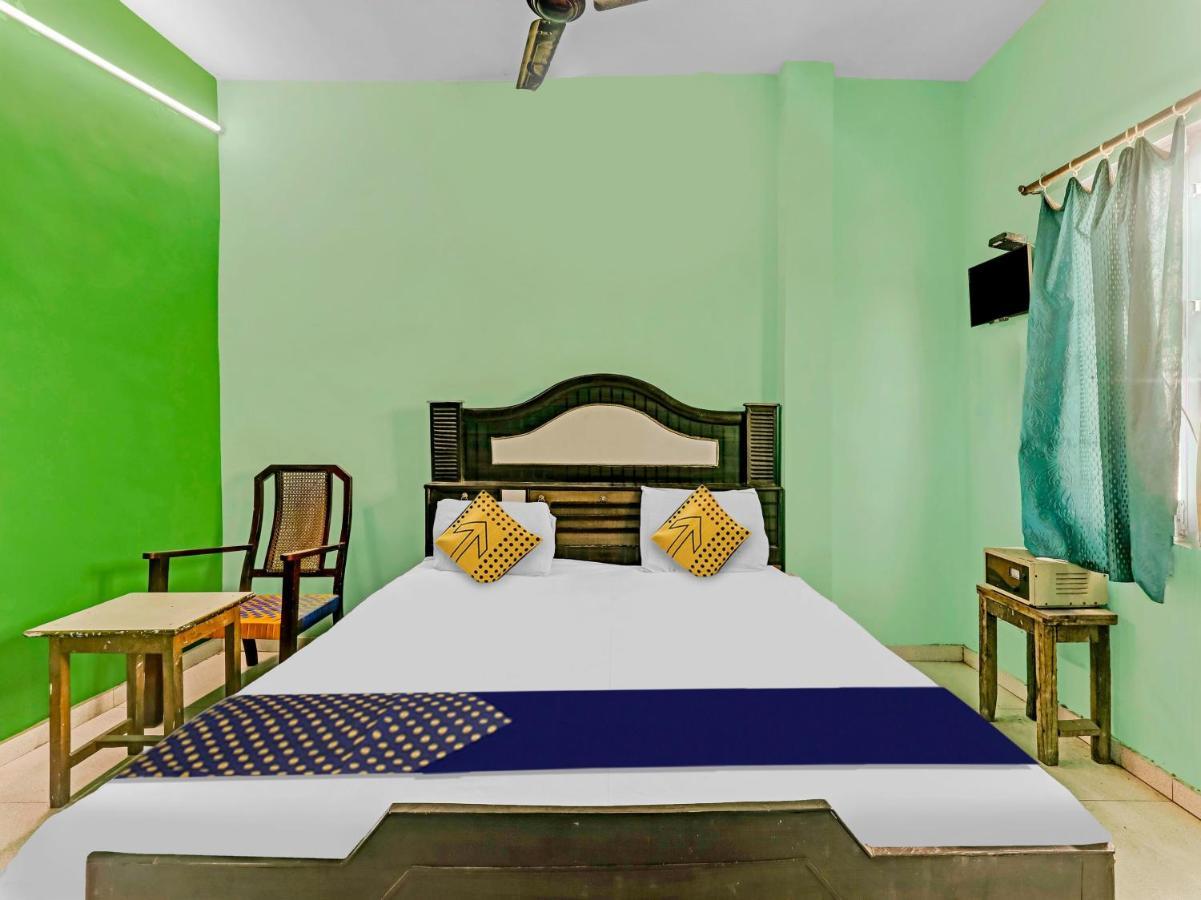 Spot On 81122 Saket Honest Hotel Ayodhya Buitenkant foto